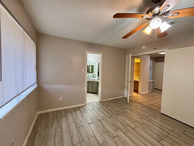 Primary Photo - 4426 Hirschfield Rd