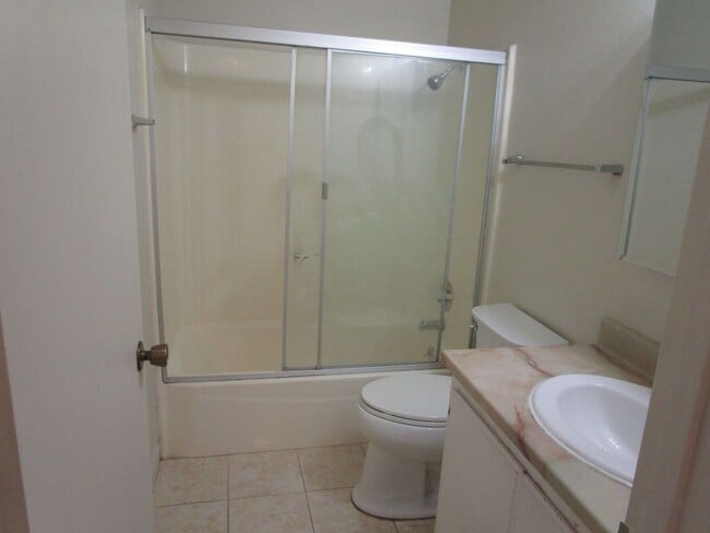 Building Photo - 812 Briarwood Ct