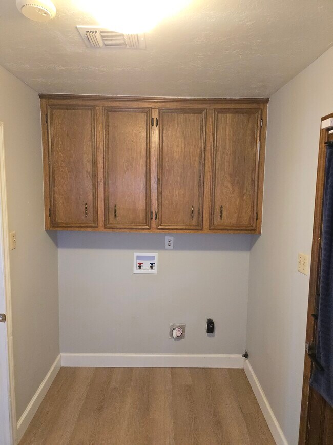 Building Photo - 2007 Southwood Dr