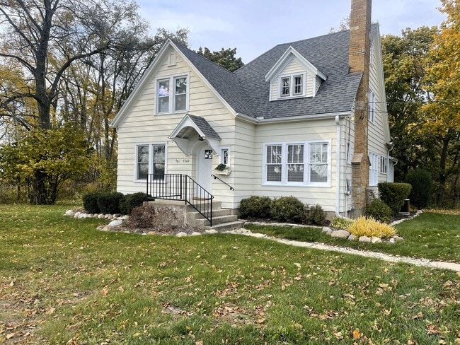 Building Photo - Charming 3-Bedroom, 2-Bathroom Williams Bay Home with Spacious Attic