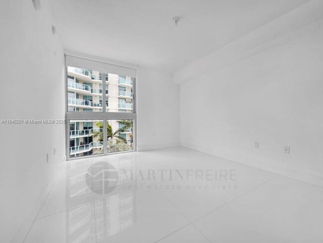 Building Photo - 300 Sunny Isles Blvd