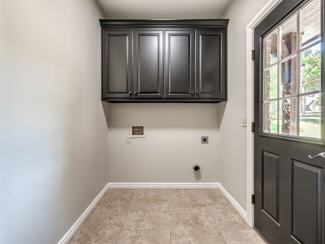 Building Photo - 8900 Belcaro Dr