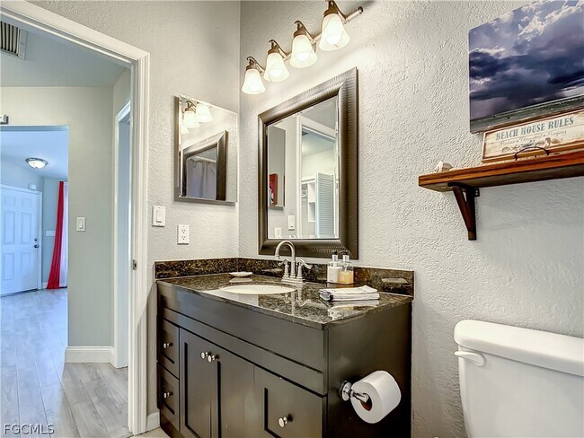 Building Photo - 13633 Admiral Ct