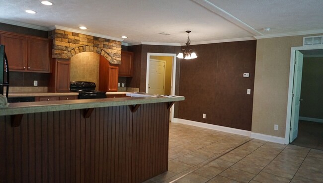 Building Photo - Home in the Lowndes County