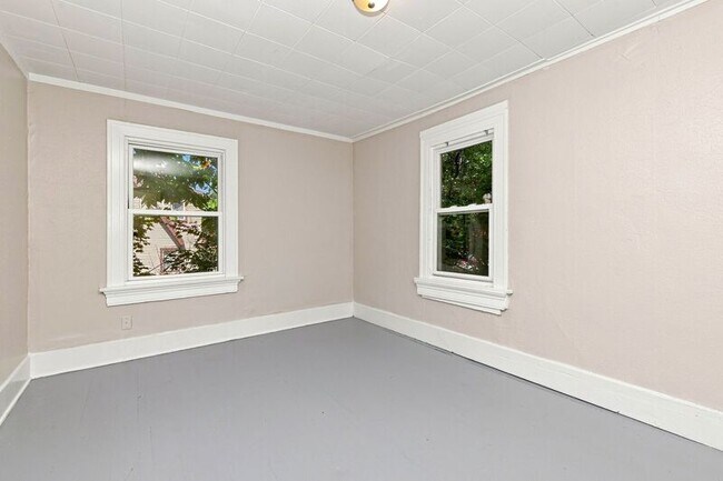 Building Photo - 147 W Hudson Ave