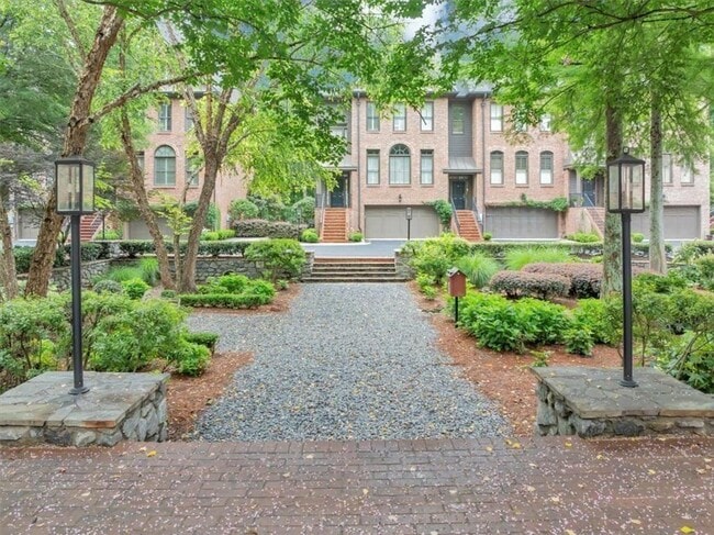 Building Photo - 4222 Rickenbacker Dr NE