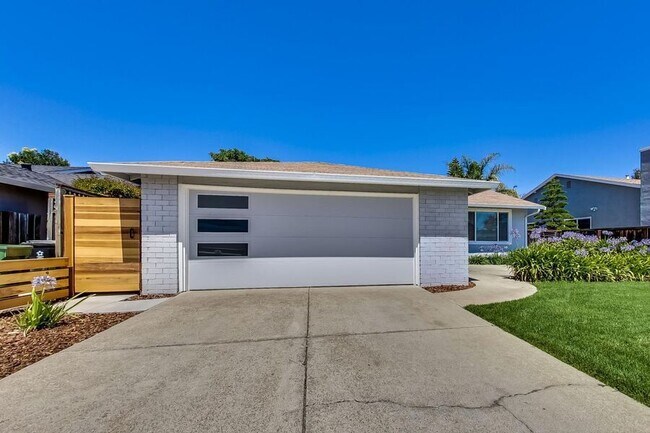 Building Photo - 4401 Castanos St