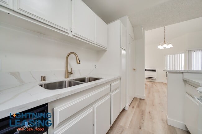 Building Photo - 6827 Whitsett Ave