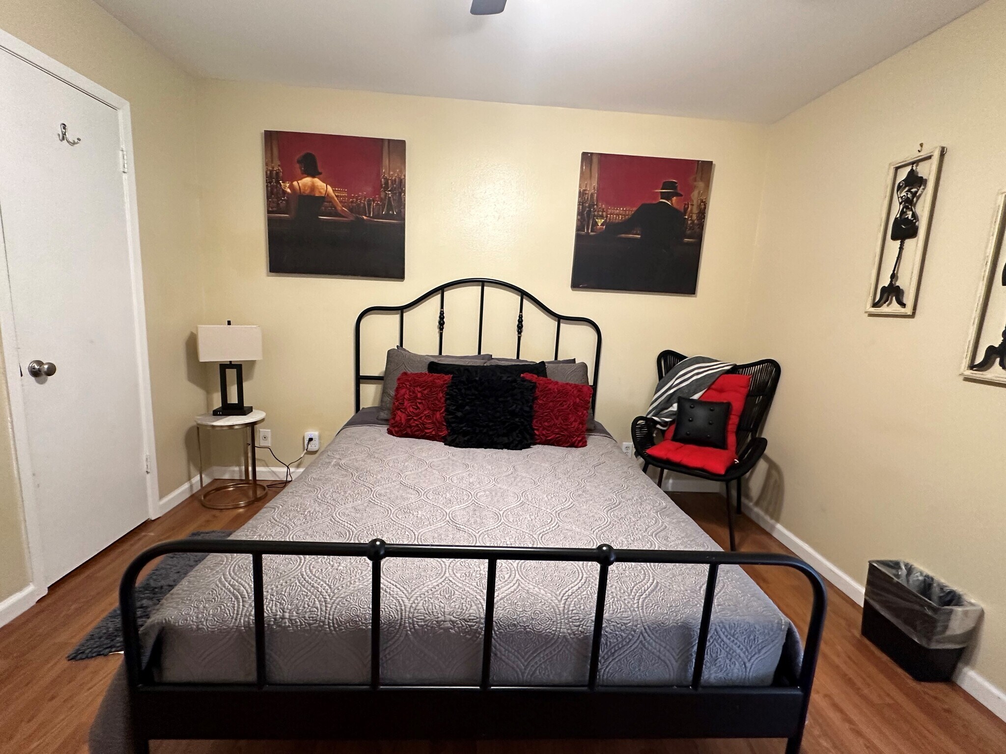 Building Photo - 8702 Village Dr