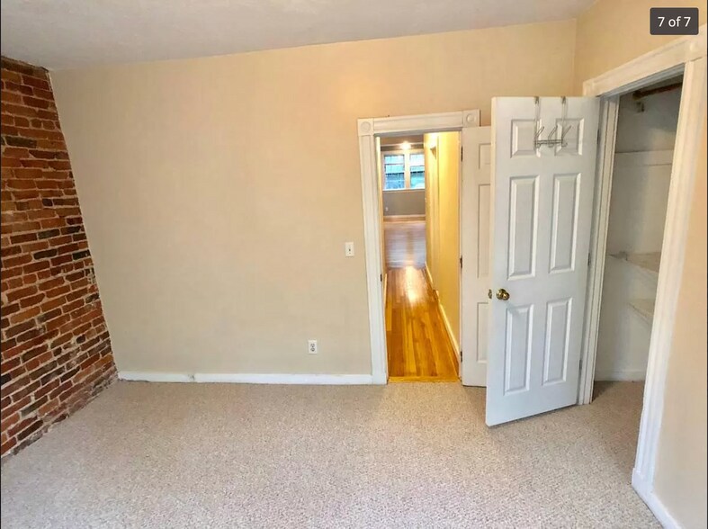 Building Photo - 82 Phillips St