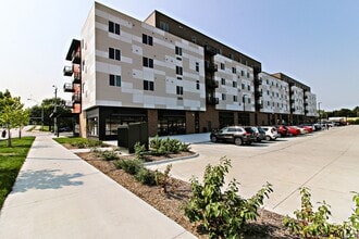 Building Photo - Square at 48  II