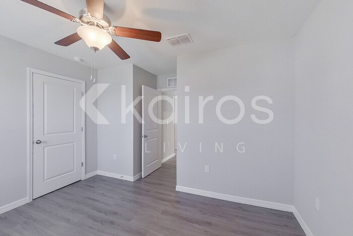 Building Photo - 8644 SW 44th Ct