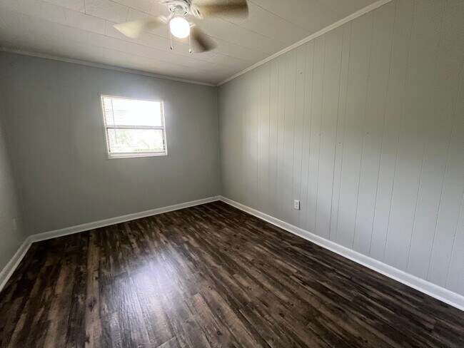 Building Photo - Spacious 4-Bedroom Brick Home on 1 Acre – ...