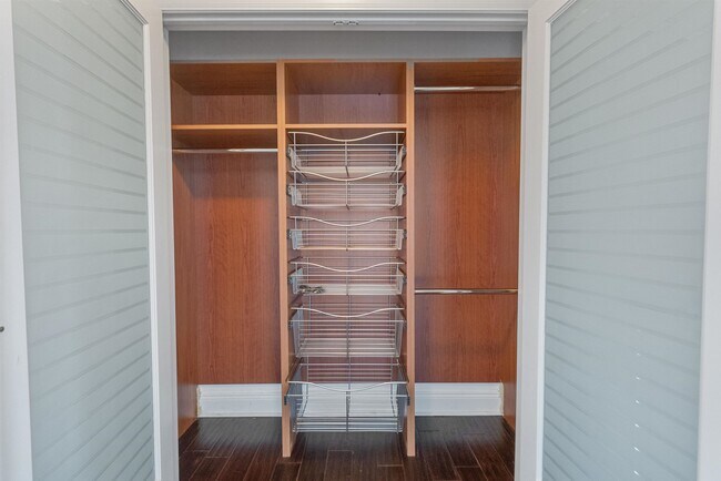 Building Photo - 100 Shearwater Ct E