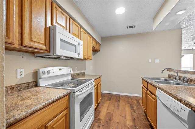 Building Photo - 3414 Colonial Dr