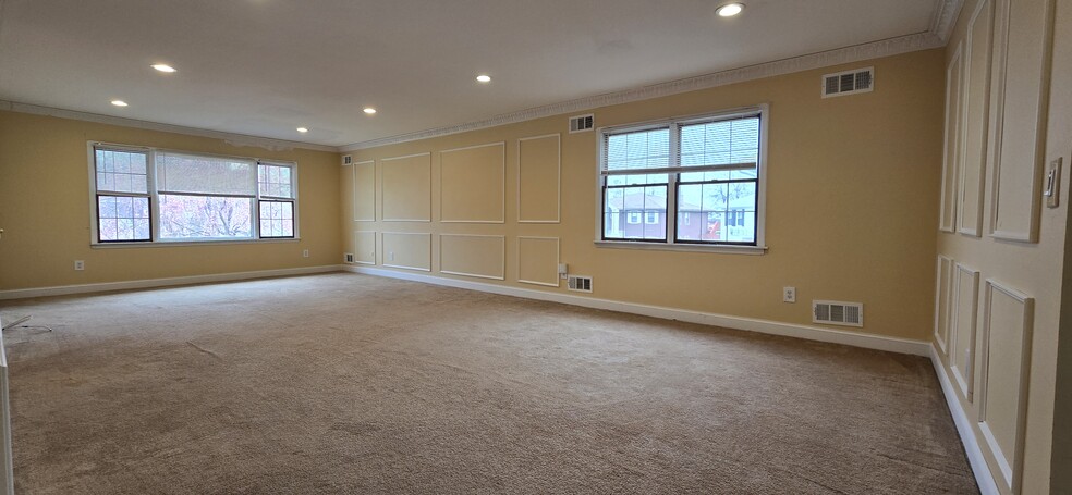 Building Photo - 76 Renaissance Dr