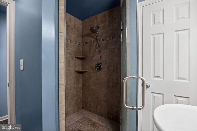 Building Photo - 2323 Springdale Ln