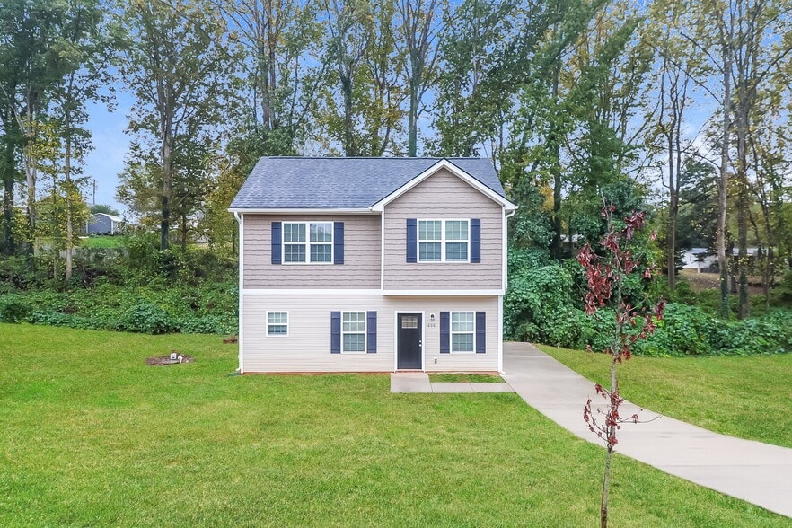 Primary Photo - 606 E Texas Ave