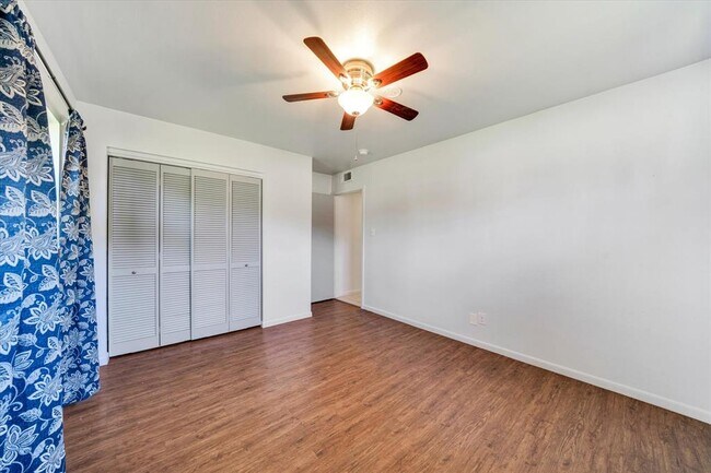 Building Photo - 1129 W San Antonio St