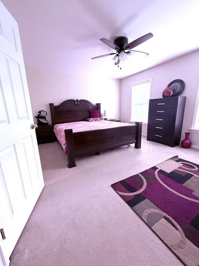 Building Photo - 3 Bedroom Townhome in Mechanicsburg