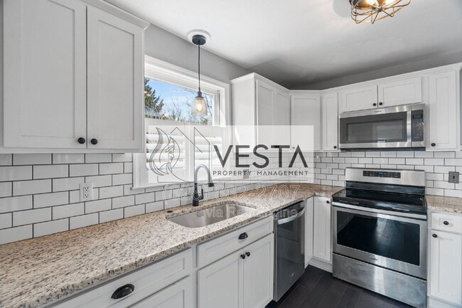 Building Photo - 4 Riddle Rd