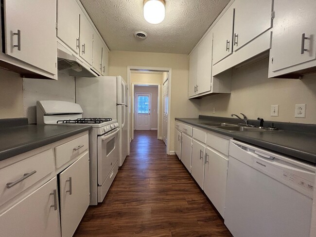 Building Photo - ST. ANDREWS CT - 101/103