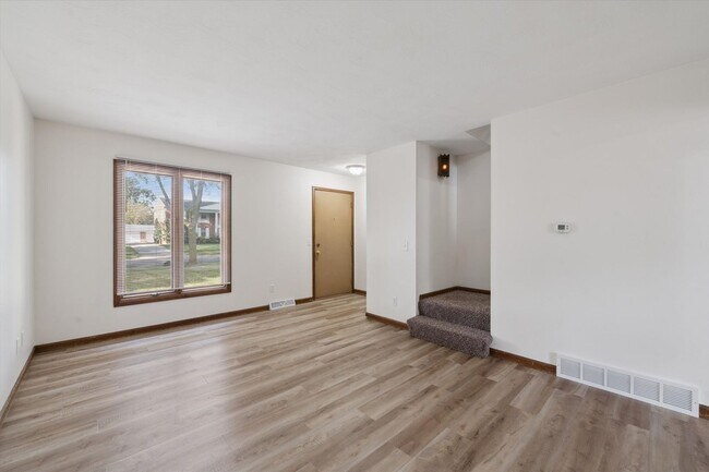 Building Photo - 5427-5433 Glenridge