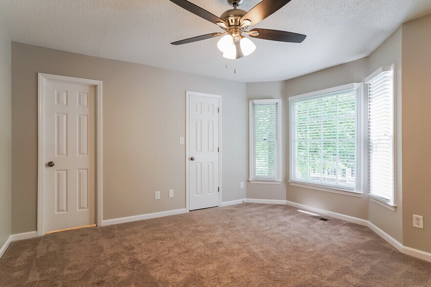 Building Photo - 353 Amherst Creek Dr