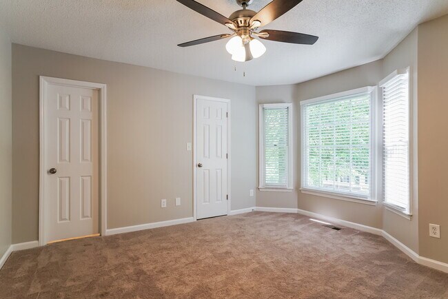 Building Photo - 353 Amherst Creek Dr