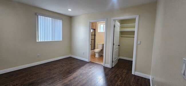 Building Photo - 75(611)