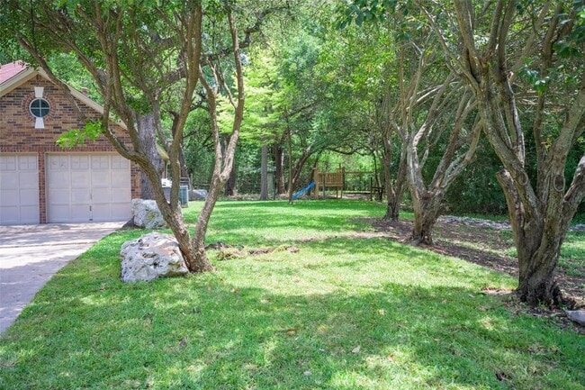 Building Photo - 6000 La Naranja Ln