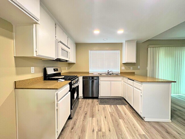 Building Photo - 2826 San Ramon Dr