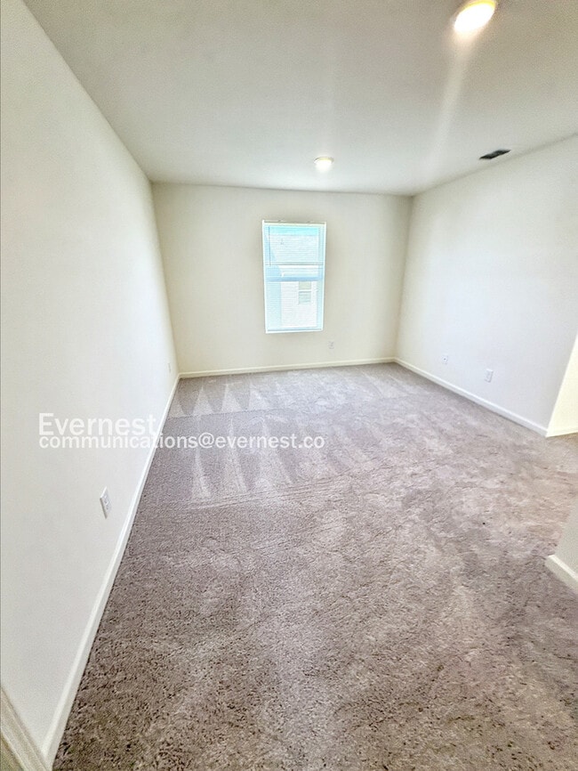 Building Photo - 143 Flowering Cherry St