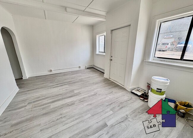 Building Photo - 94 Malletts Bay Ave