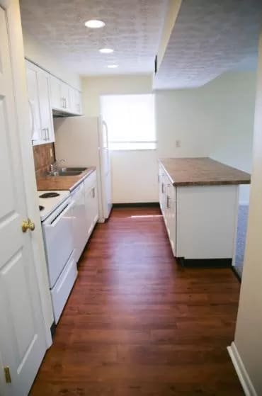 Building Photo - 1662 Summit St