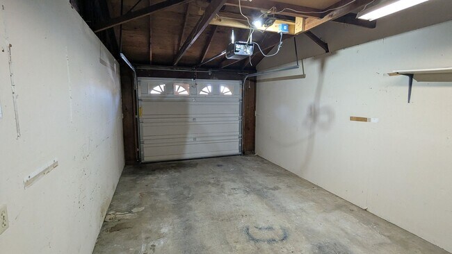 Building Photo - ANNETTE342-344