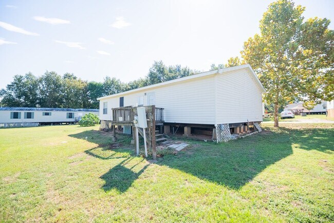Building Photo - 30820 Peaches Way