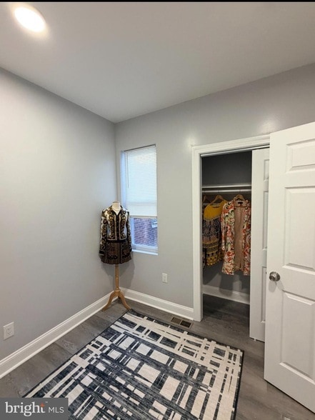 Building Photo - 3841 N Sydenham St