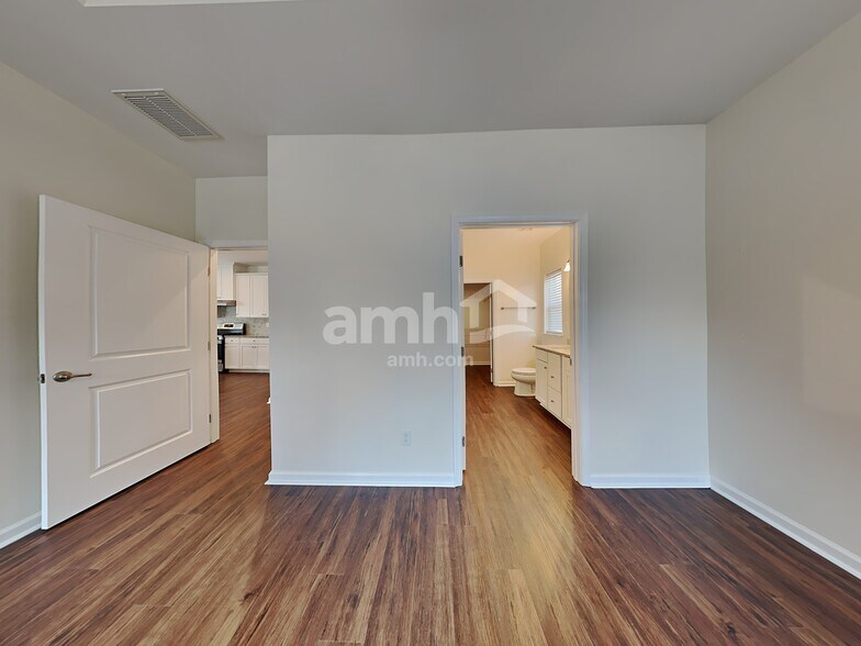 Building Photo - 252 Thames Valley Dr