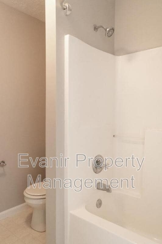 Building Photo - 1142 Deercreek Dr
