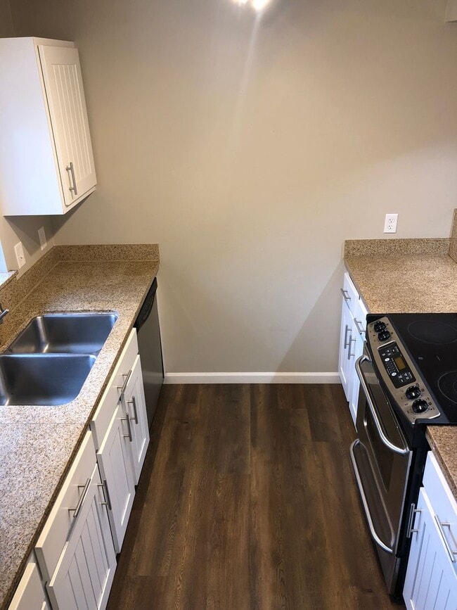 Building Photo - 3bd/2ba Issaquah Condo