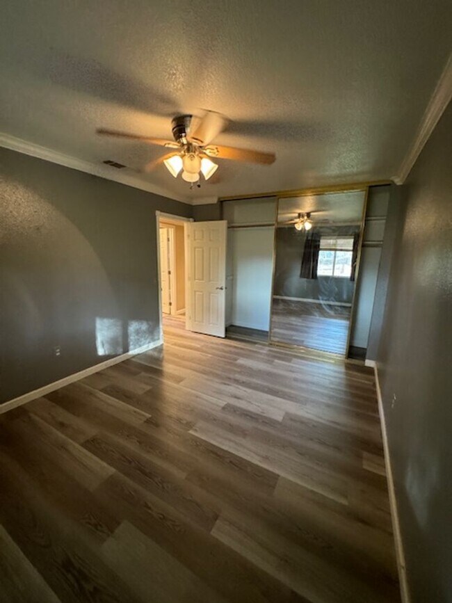 Building Photo - Beautiful Home in the Heart of Hemet