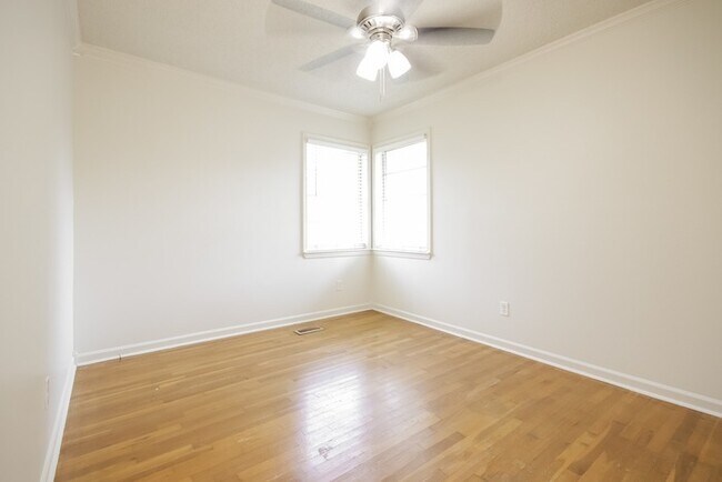 Building Photo - 107 Inverness Cove