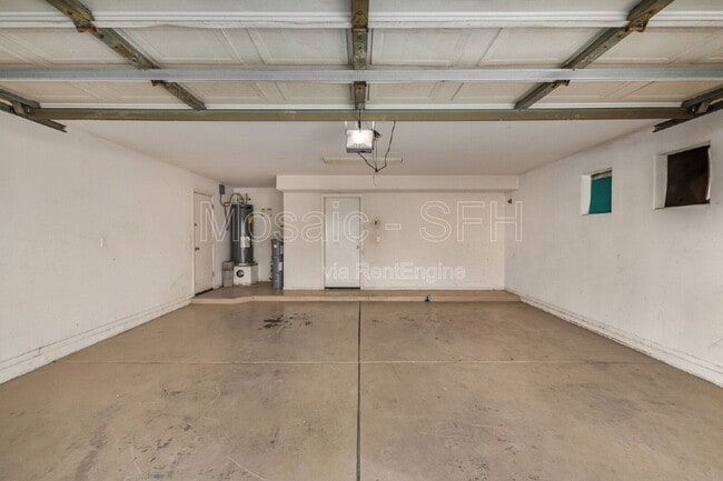 Building Photo - 5215 W Hasan Dr