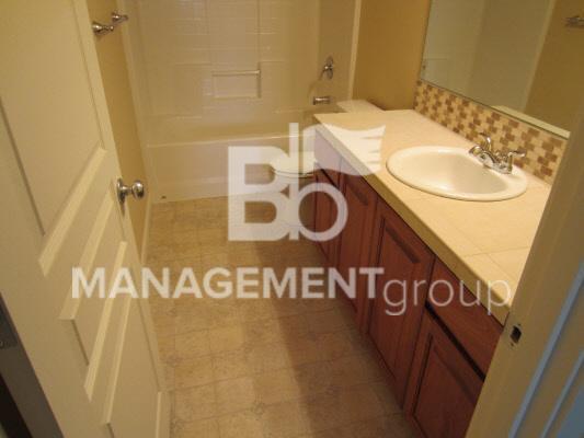 Building Photo - Beautiful Beaverton Home with Spacious Yard and Solar Panels that Save You Money!