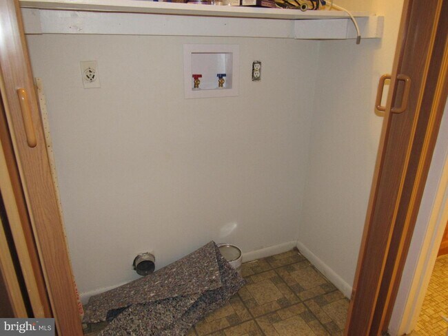 Building Photo - 259 Shirley Dr