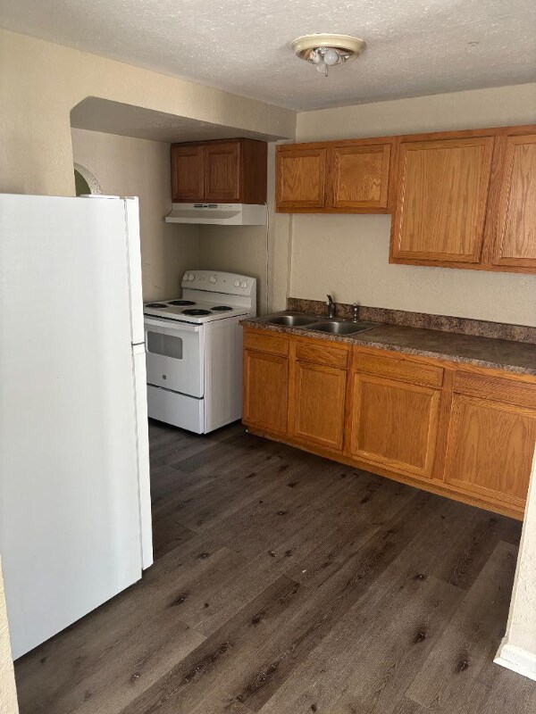 Building Photo - 242 E Siebenthaler Ave