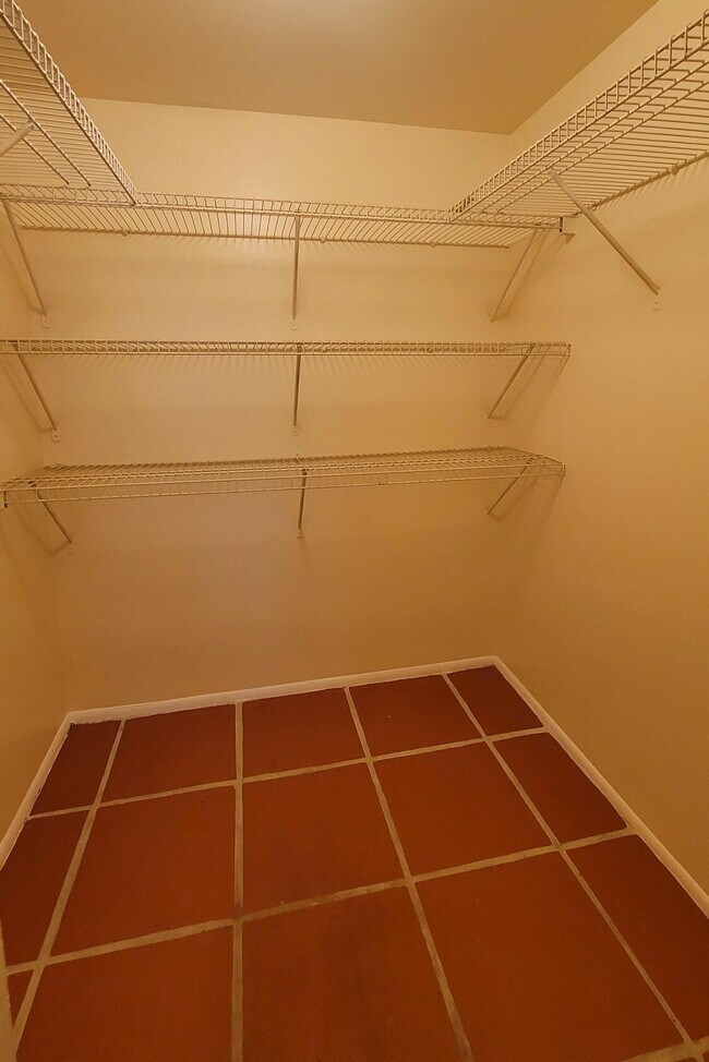 Building Photo - 7911 N Colony Cir