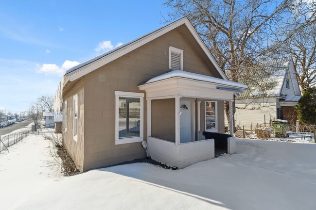 Building Photo - 2 Bed 1 Bath Single Family Home on The Nor...