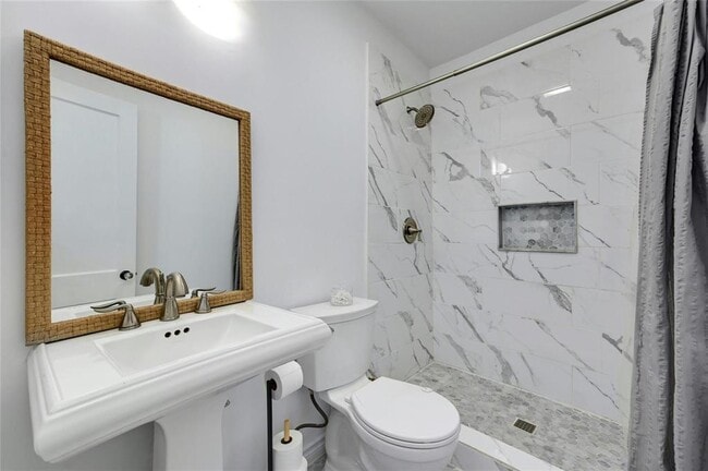 Building Photo - 406 W 55th St